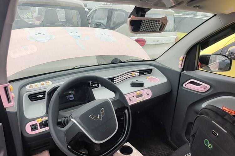 Used Wuling Hongguang MINIEV 2022 Macaron Premium Model – Lithium Iron Phosphate Center Console