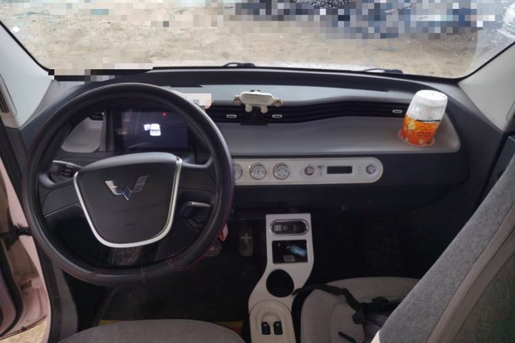 Used Wuling Hongguang MINIEV 2022 Macaron Fashion Model Lithium Iron Phosphate Center Console