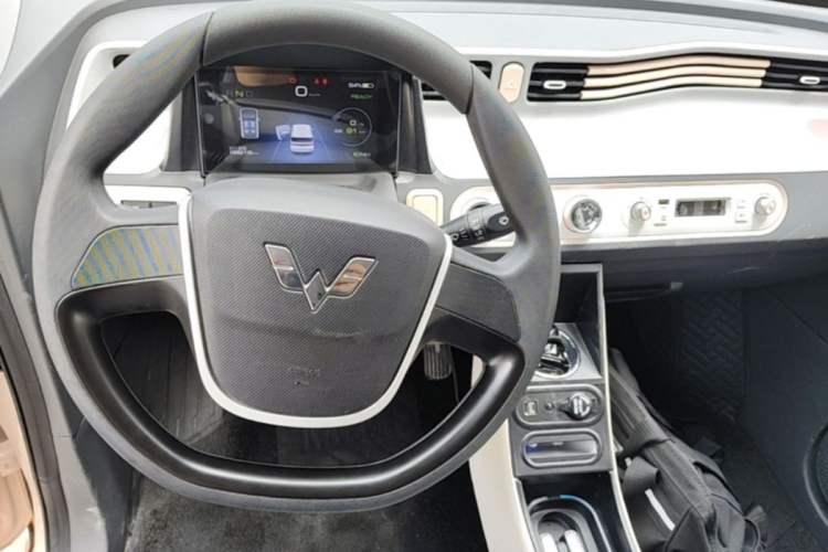 Used Wuling Hongguang MINIEV 2022 Macaron Premium Model – Lithium Iron Phosphate Center Console
