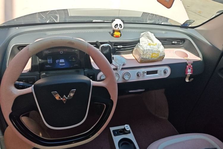 Used Wuling Hongguang MINIEV 2022 Macaron Premium Model – Lithium Iron Phosphate Center Console