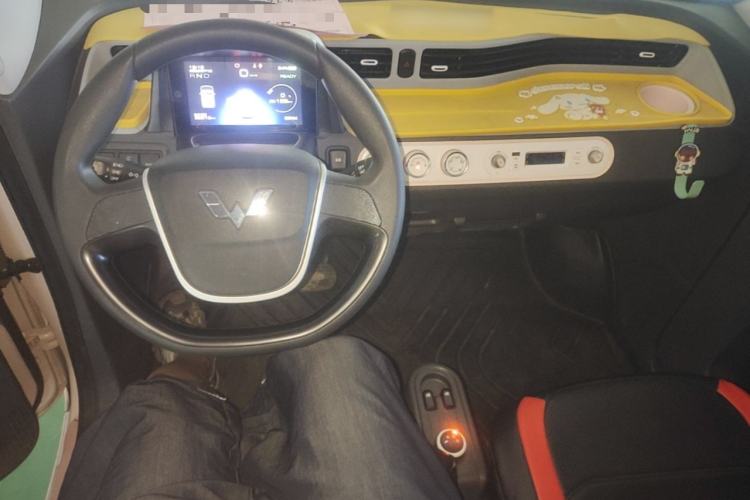 Used Wuling Hongguang MINIEV 2022 Macaron Premium Model – Lithium Iron Phosphate Center Console