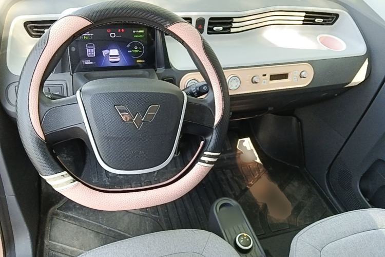 Used Wuling Hongguang MINIEV 2022 Macaron Premium Model – Lithium Iron Phosphate Center Console