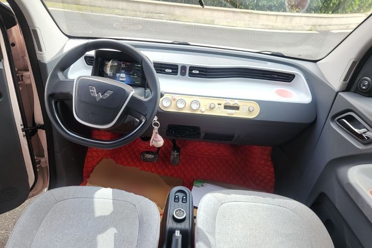 Used Wuling Hongguang MINIEV 2022 Macaron Premium Model – Lithium Iron Phosphate Center Console
