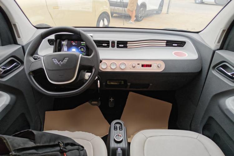 Used Wuling Hongguang MINIEV 2022 Macaron Premium Model – Lithium Ternary Battery Center Console