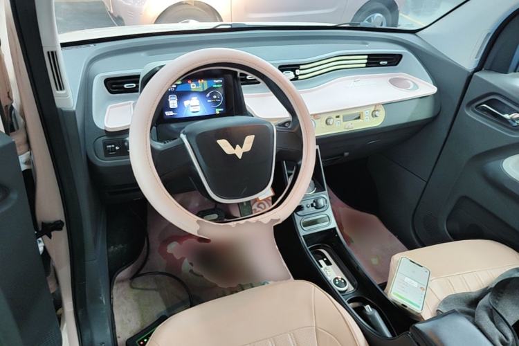 Used Wuling Hongguang MINIEV 2022 Macaron Premium Model – Lithium Iron Phosphate Center Console