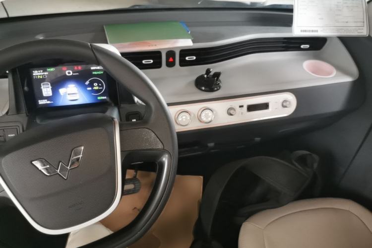 Used Wuling Hongguang MINIEV 2022 Macaron Premium Model – Lithium Iron Phosphate Center Console