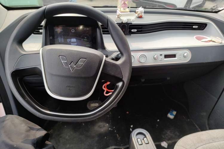 Used Wuling Hongguang MINIEV 2022 Macaron Premium Model – Lithium Ternary Battery Center Console