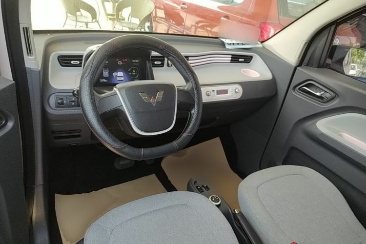 Used Wuling Hongguang MINIEV 2022 Macaron Premium Model – Lithium Iron Phosphate Center Console
