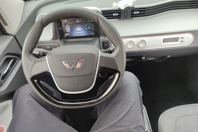 Used Wuling Hongguang MINIEV 2022 Macaron Premium Model – Lithium Iron Phosphate Center Console