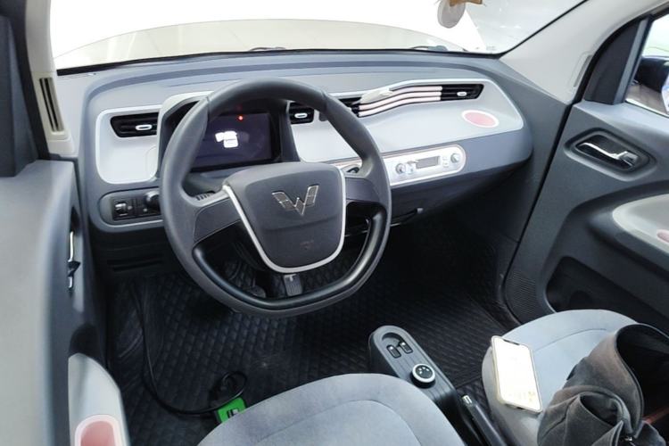 Used Wuling Hongguang MINIEV 2022 Macaron Premium Model – Lithium Iron Phosphate Center Console