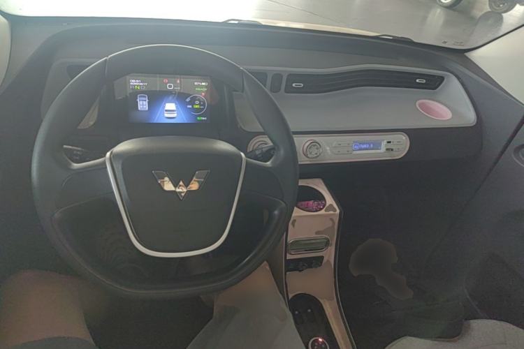 Used Wuling Hongguang MINIEV 2022 Macaron Premium Model – Lithium Iron Phosphate Center Console