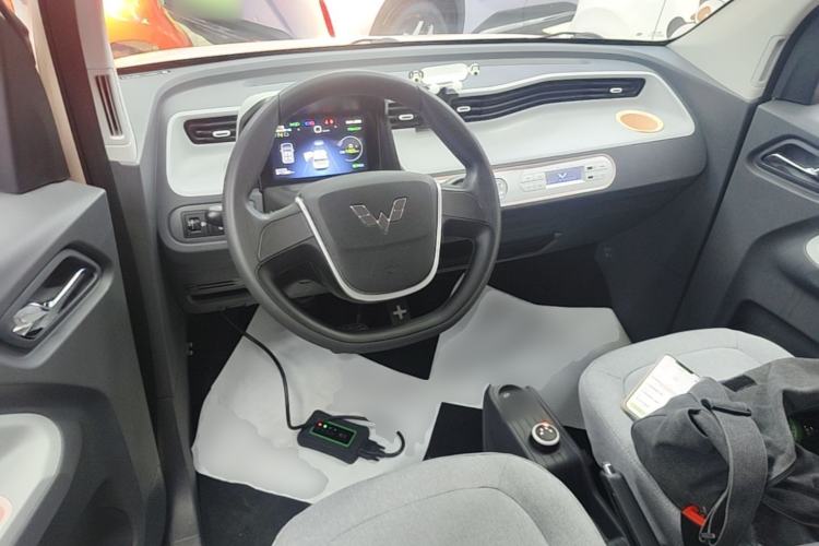 Used Wuling Hongguang MINIEV 2022 Macaron Premium Model – Lithium Iron Phosphate Center Console