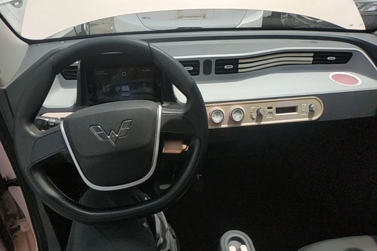 Used Wuling Hongguang MINIEV 2022 Macaron Fashion Model Lithium Iron Phosphate Center Console