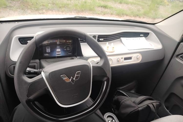 Used Wuling Hongguang MINIEV 2022 Macaron Fashion Model Lithium Iron Phosphate Center Console