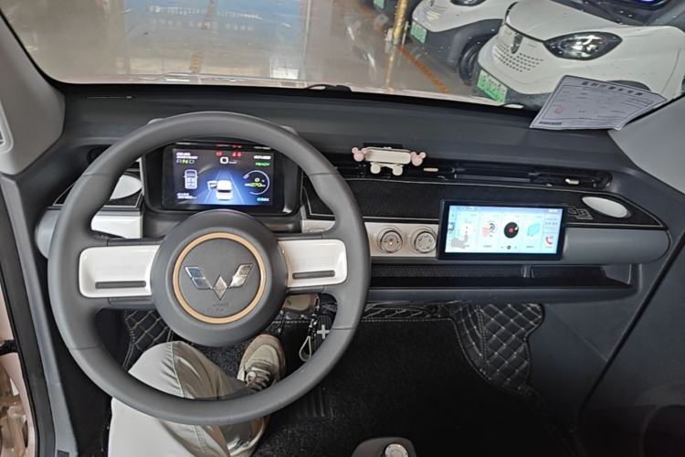 Used Wuling Hongguang MINIEV 2022 GAMEBOY 300km Enthusiast Model with Lithium Iron Phosphate Center Console