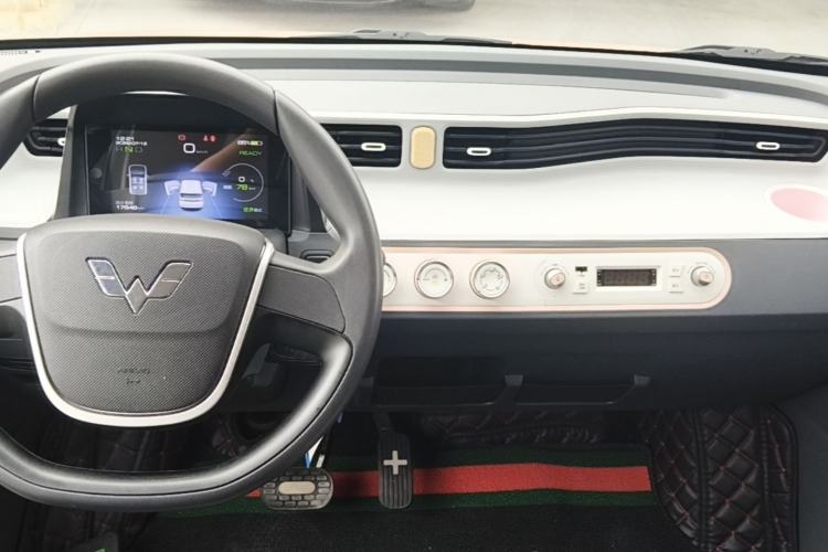 Used Wuling Hongguang MINIEV 2022 Macaron Fashion Model Lithium Iron Phosphate Center Console