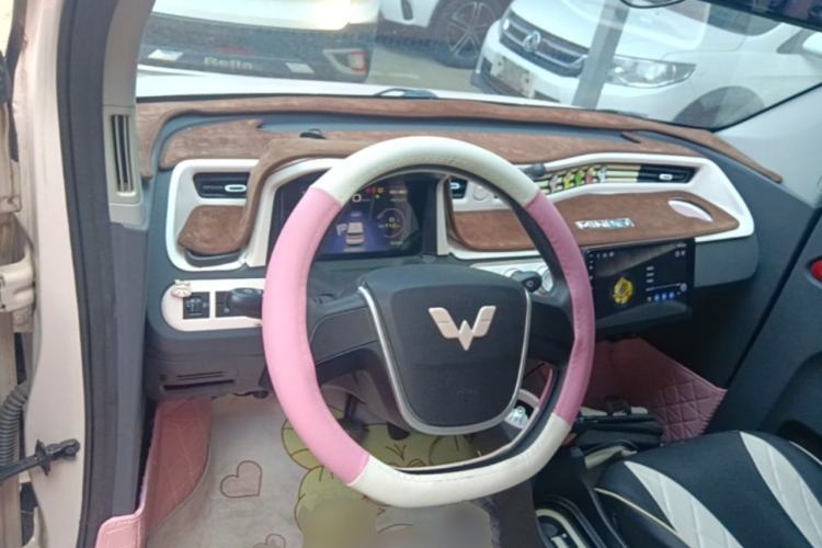 Used Wuling Hongguang MINIEV 2022 Macaron Premium Model – Lithium Iron Phosphate Center Console