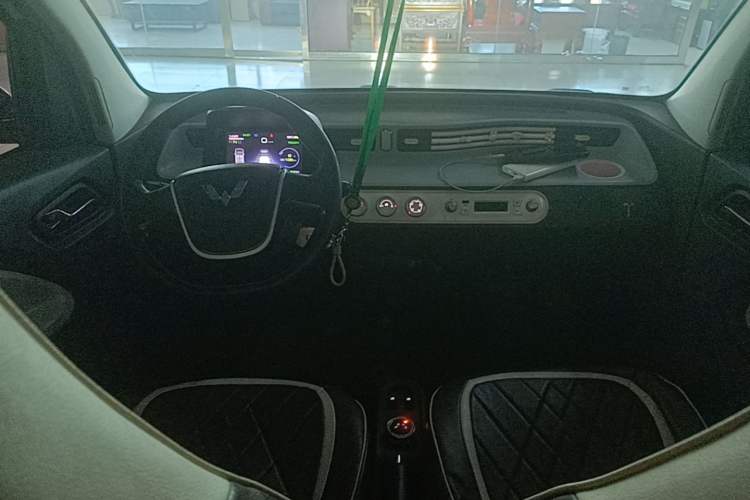 Used Wuling Hongguang MINIEV 2022 Macaron Premium Model – Lithium Iron Phosphate Center Console
