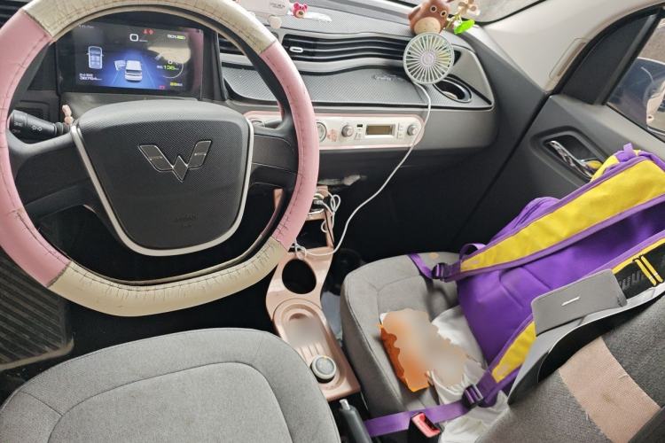Used Wuling Hongguang MINIEV 2022 Macaron Premium Model – Lithium Iron Phosphate Center Console