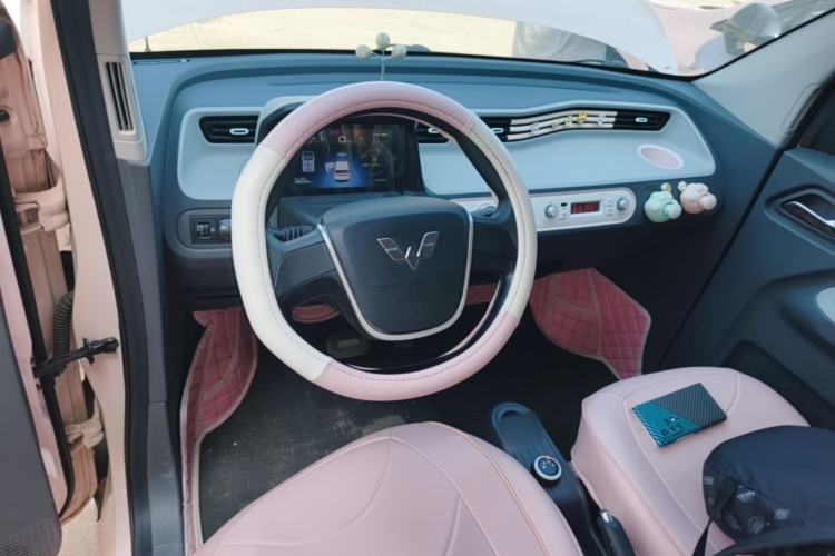 Used Wuling Hongguang MINIEV 2022 Macaron Premium Model – Lithium Iron Phosphate Center Console