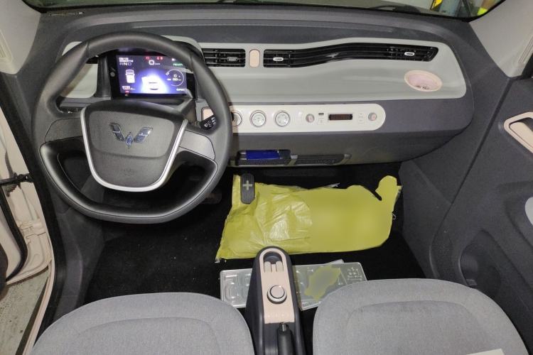 Used Wuling Hongguang MINIEV 2022 Macaron Fashion Edition Lithium-Nickel-Cobalt-Alpha-oxide Center Console