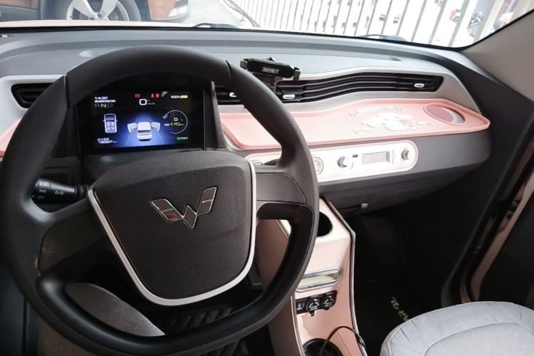 Used Wuling Hongguang MINIEV 2022 Macaron Premium Model – Lithium Ternary Battery Center Console