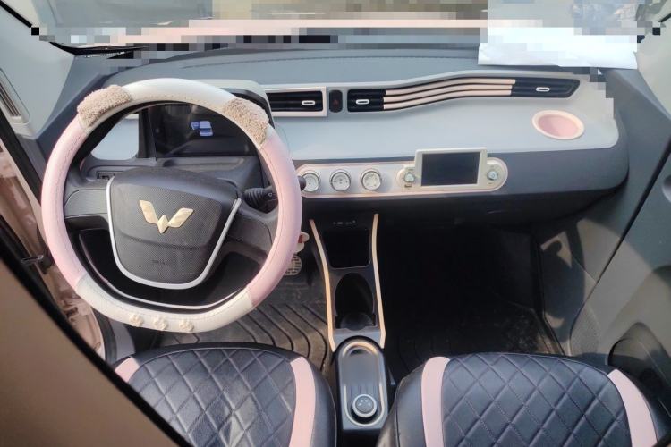 Used Wuling Hongguang MINIEV 2022 Macaron Premium Model – Lithium Iron Phosphate Center Console