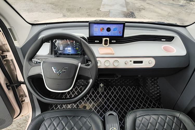 Used Wuling Hongguang MINIEV 2022 Macaron Premium Model – Lithium Iron Phosphate Center Console