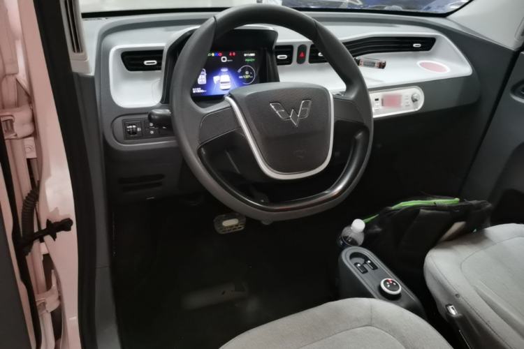 Used Wuling Hongguang MINIEV 2022 Macaron Premium Model – Lithium Iron Phosphate Center Console