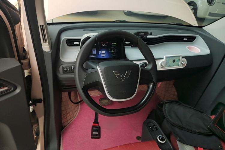 Used Wuling Hongguang MINIEV 2022 Macaron Premium Model – Lithium Iron Phosphate Center Console