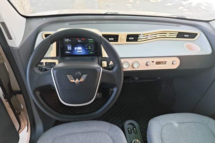 Used Wuling Hongguang MINIEV 2022 Zizai Version Lithium Iron Phosphate Center Console