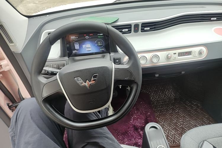 Used Wuling Hongguang MINIEV 2022 Macaron Premium Model – Lithium Ternary Battery Center Console