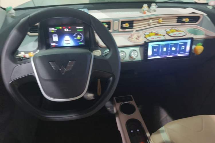 Used Wuling Hongguang MINIEV 2022 Macaron Premium Model – Lithium Iron Phosphate Center Console