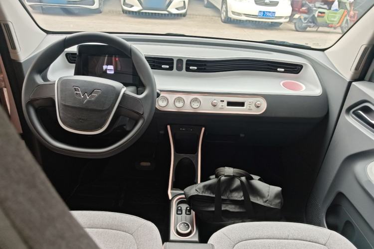Used Wuling Hongguang MINIEV 2022 Macaron Fashion Edition Lithium-Nickel-Cobalt-Alpha-oxide Center Console