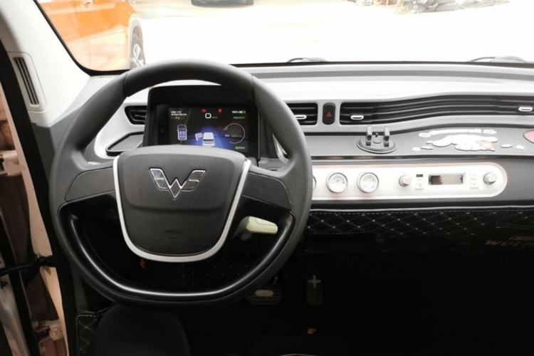 Used Wuling Hongguang MINIEV 2022 Macaron Premium Model – Lithium Iron Phosphate Center Console