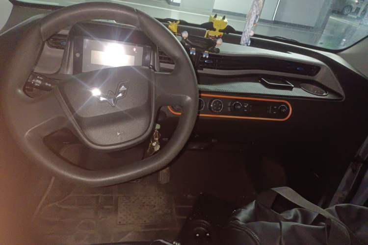 Used Wuling Hongguang MINIEV 2022 Macaron Fashion Model Lithium Iron Phosphate Center Console