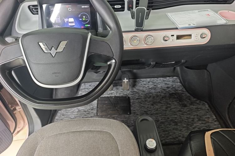 Used Wuling Hongguang MINIEV 2022 Macaron Fashion Model Lithium Iron Phosphate Center Console