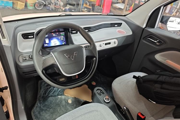 Used Wuling Hongguang MINIEV 2022 Macaron Premium Model – Lithium Ternary Battery Center Console