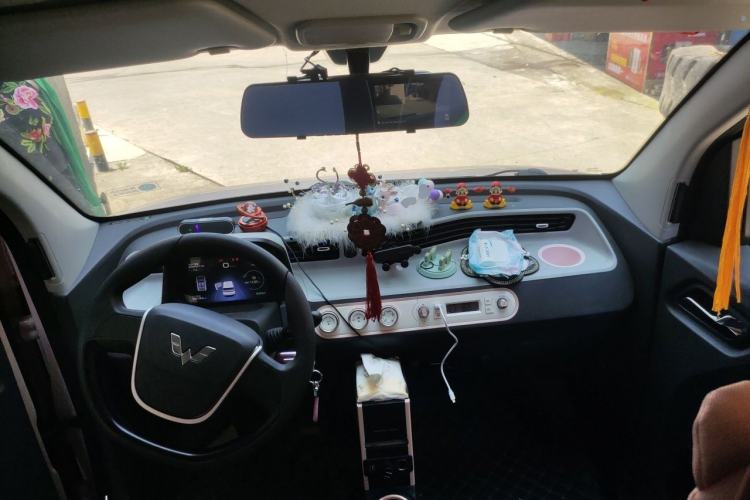 Used Wuling Hongguang MINIEV 2022 Macaron Premium Model – Lithium Iron Phosphate Center Console