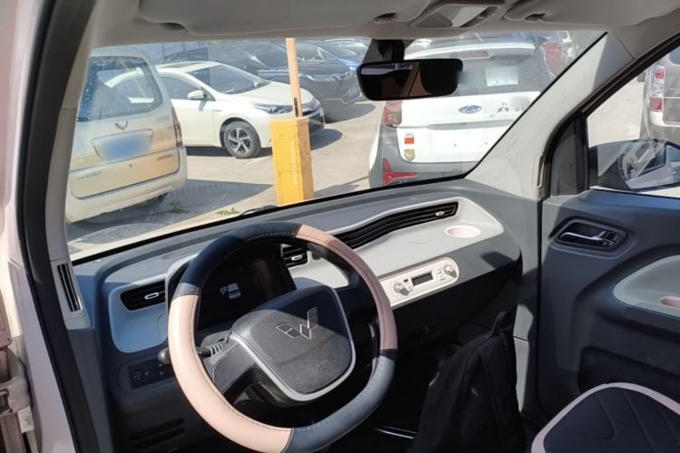 Used Wuling Hongguang MINIEV 2022 Macaron Premium Model – Lithium Iron Phosphate Center Console