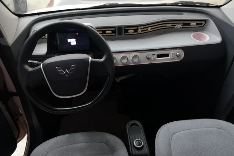 Used Wuling Hongguang MINIEV 2022 Macaron Premium Model – Lithium Iron Phosphate Center Console