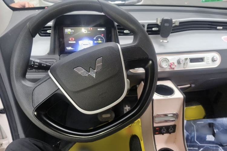 Used Wuling Hongguang MINIEV 2022 Macaron Premium Model – Lithium Iron Phosphate Center Console