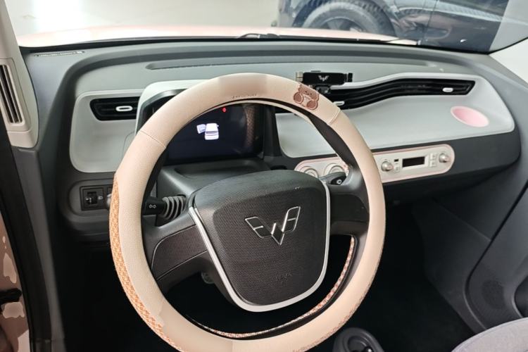 Used Wuling Hongguang MINIEV 2022 Macaron Fashion Edition Lithium-Nickel-Cobalt-Alpha-oxide Center Console