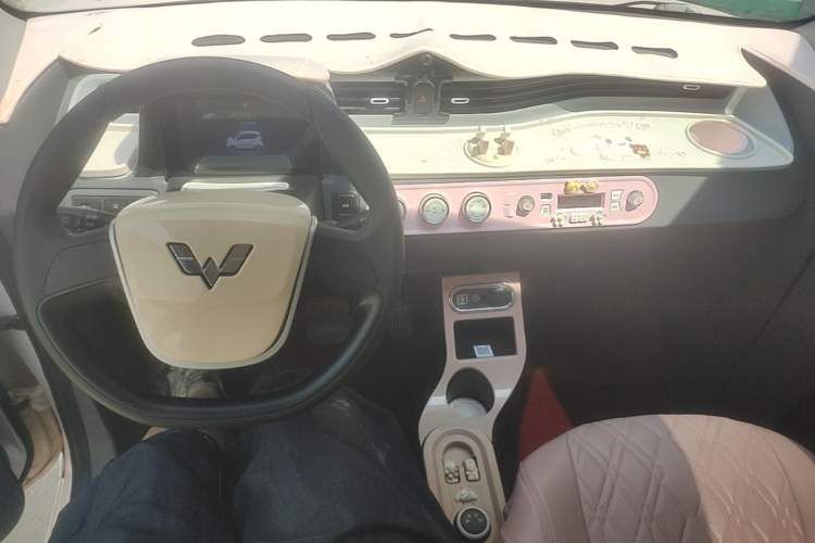 Used Wuling Hongguang MINIEV 2022 Macaron Premium Model – Lithium Ternary Battery Center Console
