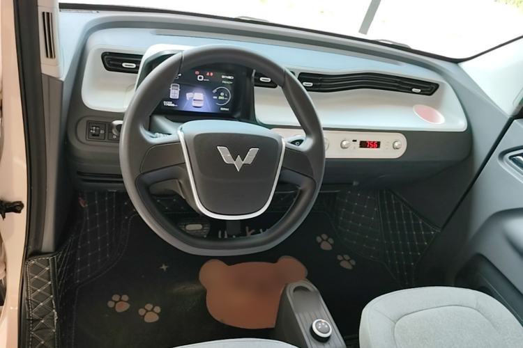 Used Wuling Hongguang MINIEV 2022 Macaron Premium Model – Lithium Iron Phosphate Center Console