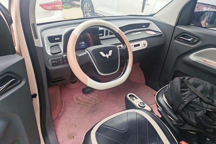 Used Wuling Hongguang MINIEV 2022 Macaron Fashion Model Lithium Iron Phosphate Center Console