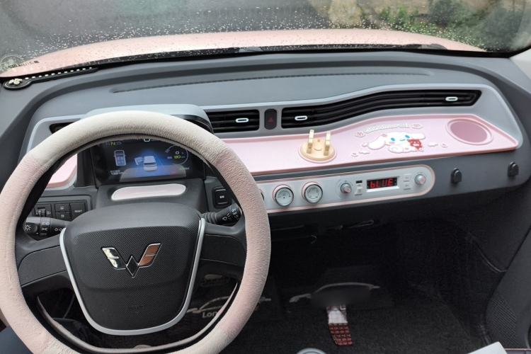 Used Wuling Hongguang MINIEV 2022 Macaron Fashion Model Lithium Iron Phosphate Center Console