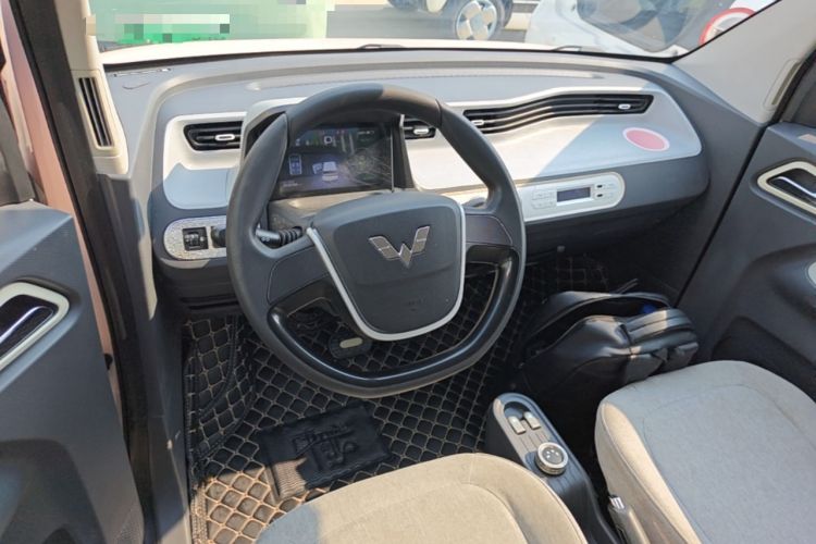Used Wuling Hongguang MINIEV 2022 Macaron Premium Model – Lithium Iron Phosphate Center Console