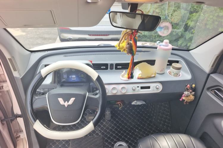 Used Wuling Hongguang MINIEV 2022 Macaron Premium Model – Lithium Iron Phosphate Center Console