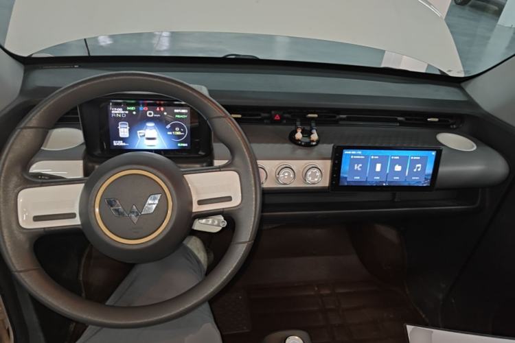 Used Wuling Hongguang MINIEV 2022 GAMEBOY 200km Gaming Edition with Lithium Iron Phosphate Center Console